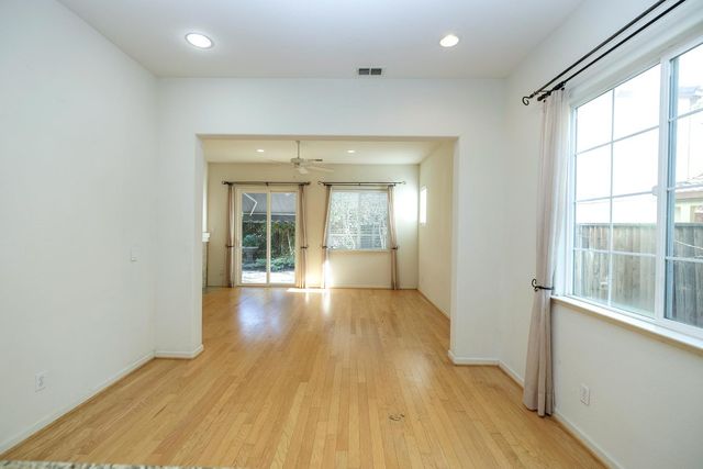 561 Stetson Dr, Oakdale, CA 95361