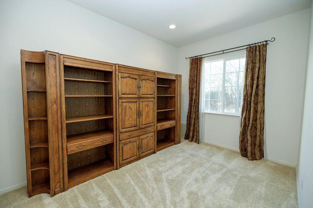 561 Stetson Dr, Oakdale, CA 95361