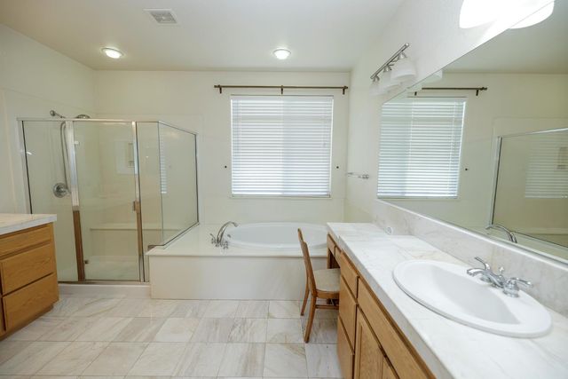 561 Stetson Dr, Oakdale, CA 95361