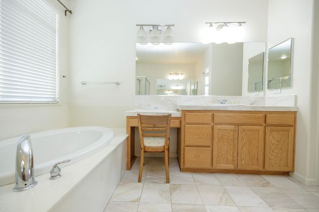 561 Stetson Dr, Oakdale, CA 95361