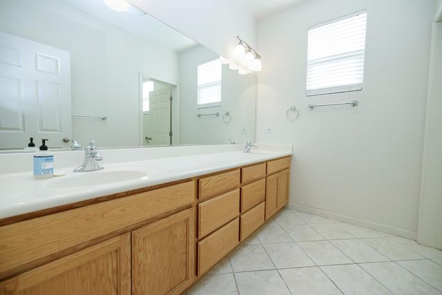 561 Stetson Dr, Oakdale, CA 95361