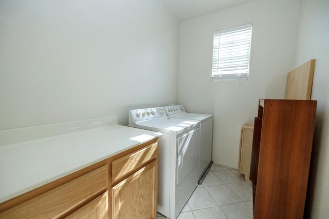 561 Stetson Dr, Oakdale, CA 95361