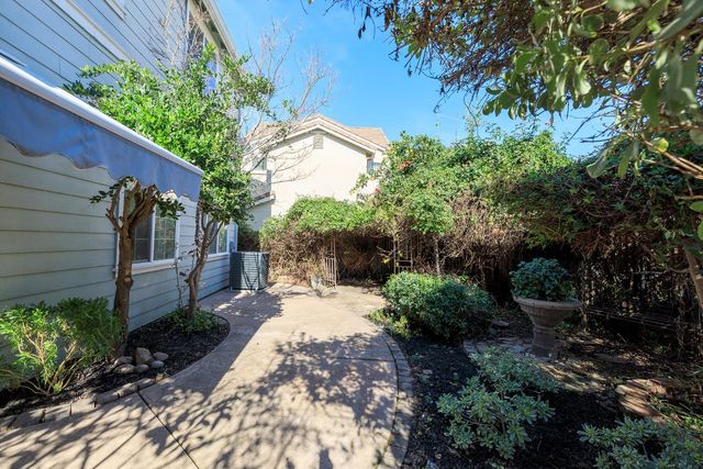 561 Stetson Dr, Oakdale, CA 95361