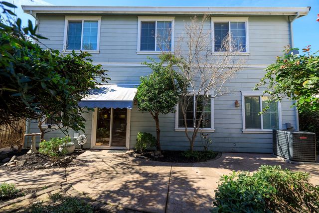 561 Stetson Dr, Oakdale, CA 95361