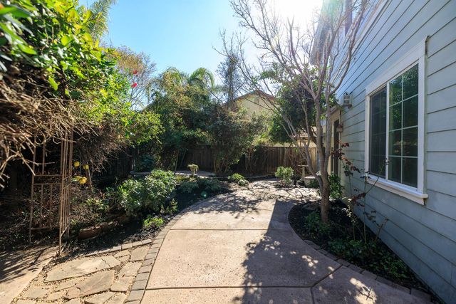 561 Stetson Dr, Oakdale, CA 95361