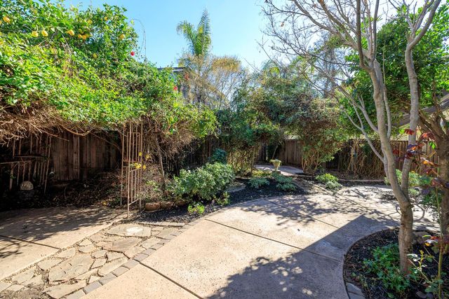 561 Stetson Dr, Oakdale, CA 95361