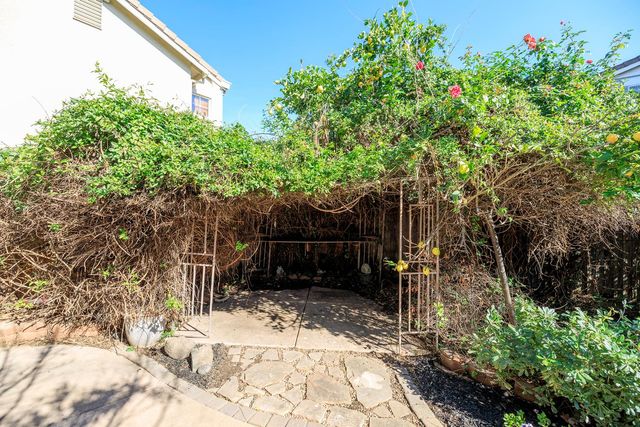 561 Stetson Dr, Oakdale, CA 95361