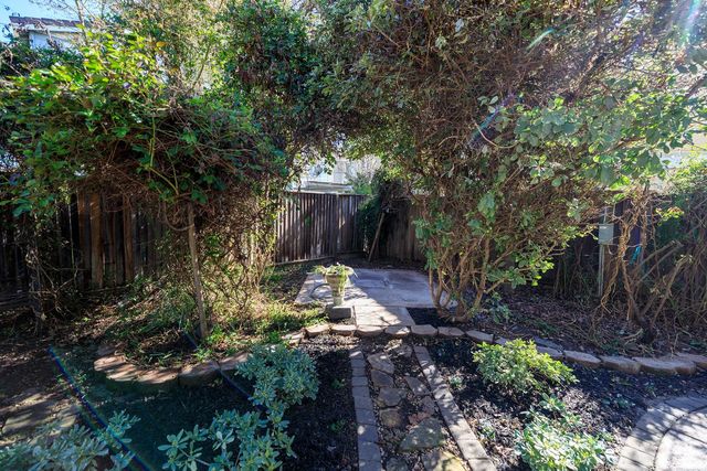 561 Stetson Dr, Oakdale, CA 95361