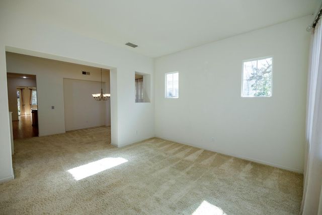 561 Stetson Dr, Oakdale, CA 95361