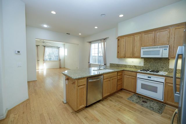 561 Stetson Dr, Oakdale, CA 95361