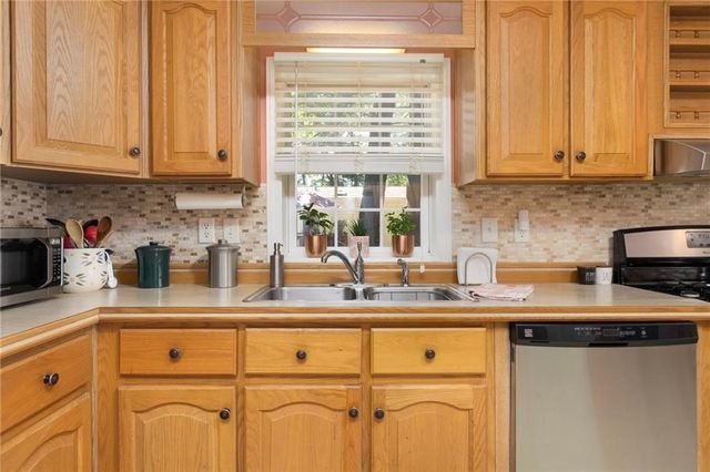 8 King Philip Road, Coventry, RI 02816