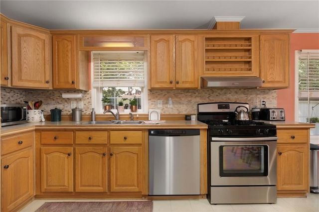 8 King Philip Road, Coventry, RI 02816