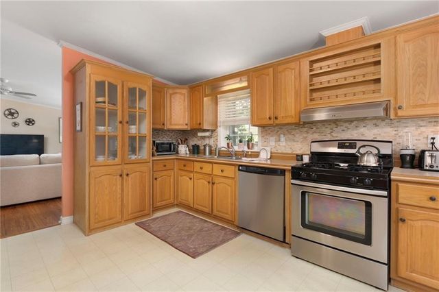 8 King Philip Road, Coventry, RI 02816