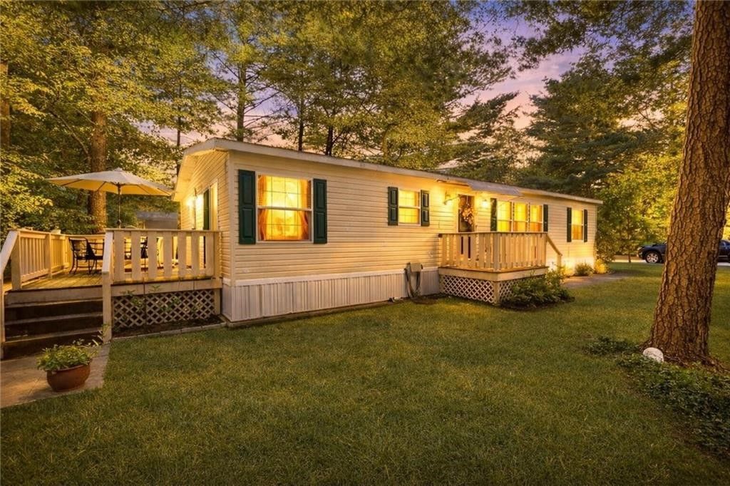 8 King Philip Road, Coventry, RI 02816