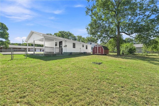 803 4th Avenue, Gravette, AR 72736