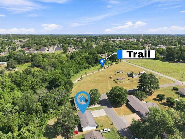 803 4th Avenue, Gravette, AR 72736