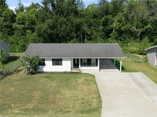 803 4th Avenue, Gravette, AR 72736
