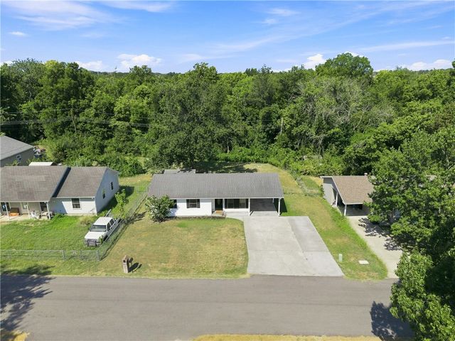 803 4th Avenue, Gravette, AR 72736