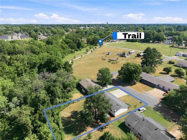 803 4th Avenue, Gravette, AR 72736