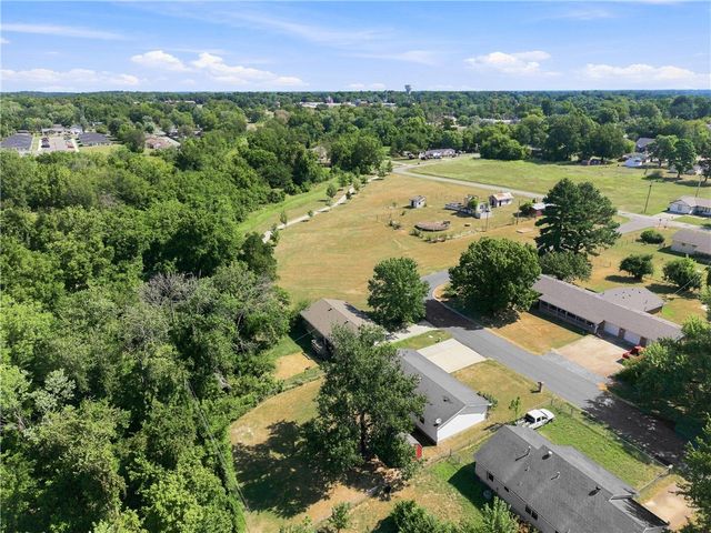 803 4th Avenue, Gravette, AR 72736
