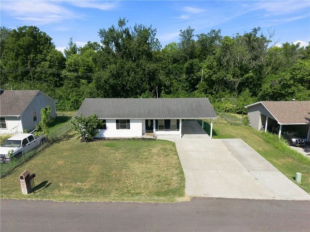 803 4th Avenue, Gravette, AR 72736
