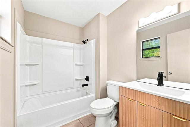 803 4th Avenue, Gravette, AR 72736