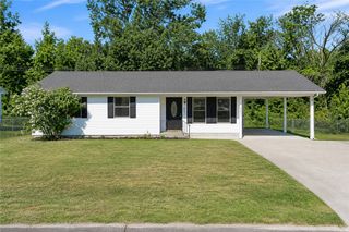 803 4th Avenue, Gravette, AR 72736
