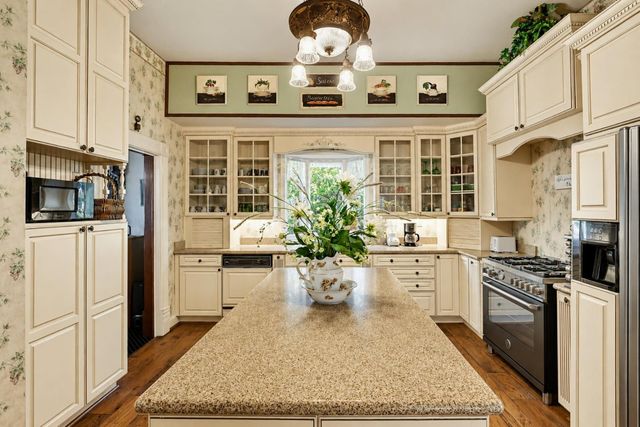 203 Pleasant St, Grass Valley, CA 95945