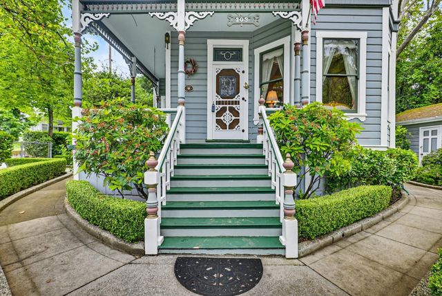 203 Pleasant St, Grass Valley, CA 95945