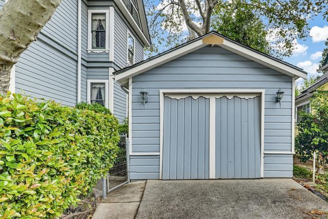 203 Pleasant St, Grass Valley, CA 95945