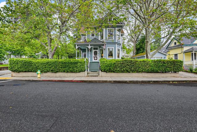 203 Pleasant St, Grass Valley, CA 95945