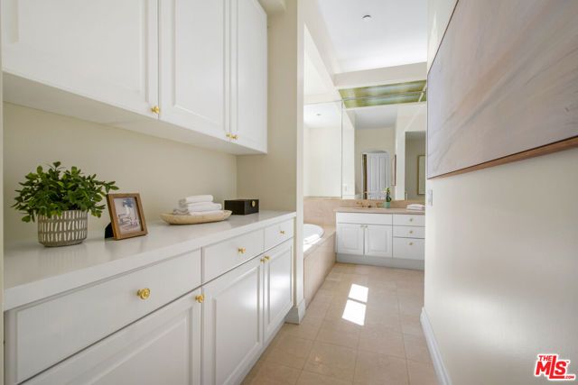 11847 Gorham Avenue 403, Los Angeles, CA 90049