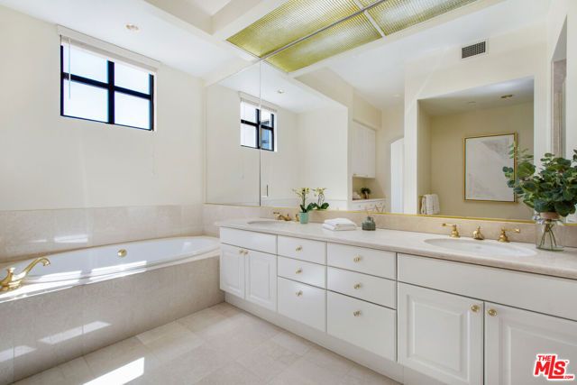 11847 Gorham Avenue 403, Los Angeles, CA 90049