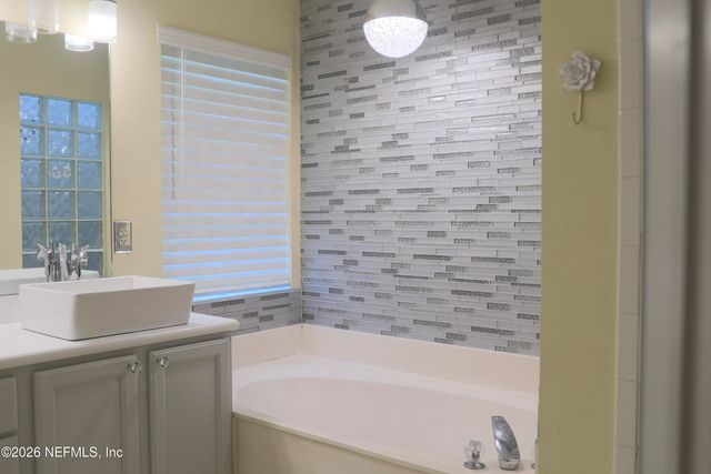 11820 POYDRAS Lane, Jacksonville, FL 32218