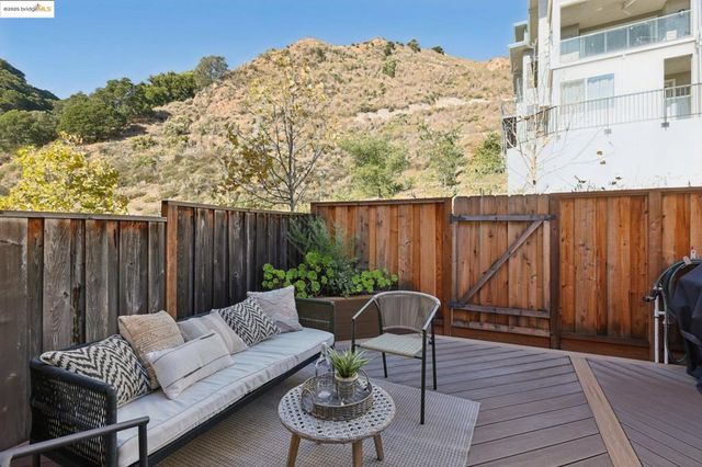 6472 Bayview Dr, Oakland, CA 94605