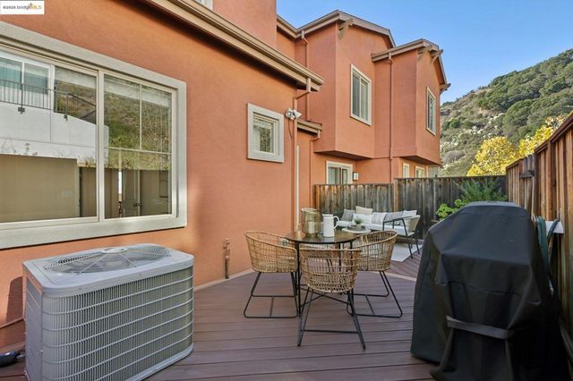 6472 Bayview Dr, Oakland, CA 94605