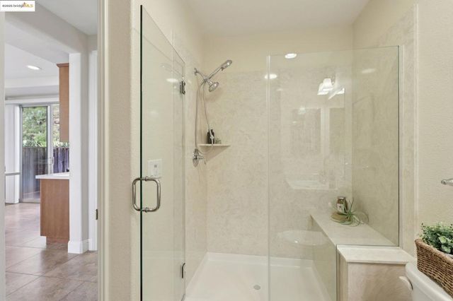 6472 Bayview Dr, Oakland, CA 94605