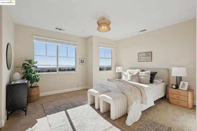 6472 Bayview Dr, Oakland, CA 94605