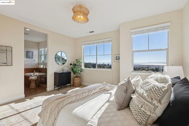 6472 Bayview Dr, Oakland, CA 94605