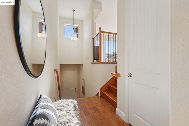 6472 Bayview Dr, Oakland, CA 94605