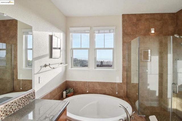 6472 Bayview Dr, Oakland, CA 94605