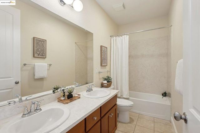 6472 Bayview Dr, Oakland, CA 94605