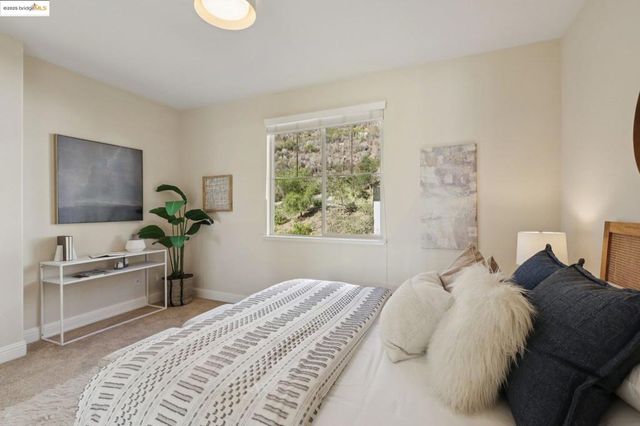 6472 Bayview Dr, Oakland, CA 94605