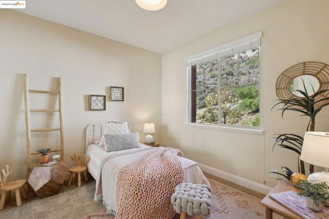 6472 Bayview Dr, Oakland, CA 94605