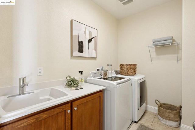 6472 Bayview Dr, Oakland, CA 94605