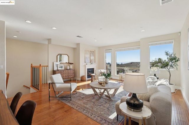 6472 Bayview Dr, Oakland, CA 94605