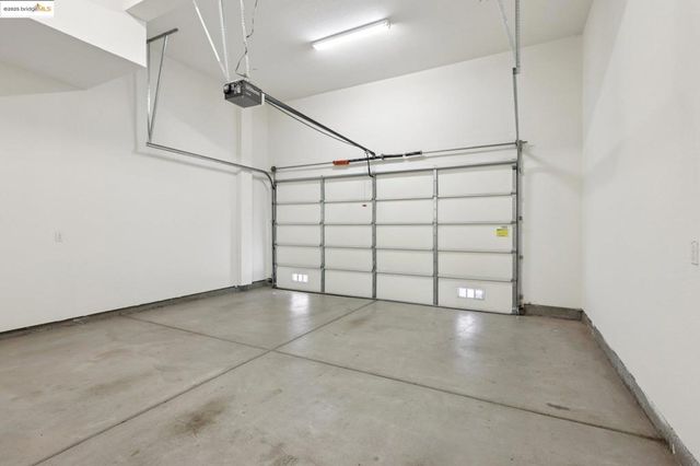 6472 Bayview Dr, Oakland, CA 94605