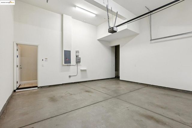 6472 Bayview Dr, Oakland, CA 94605