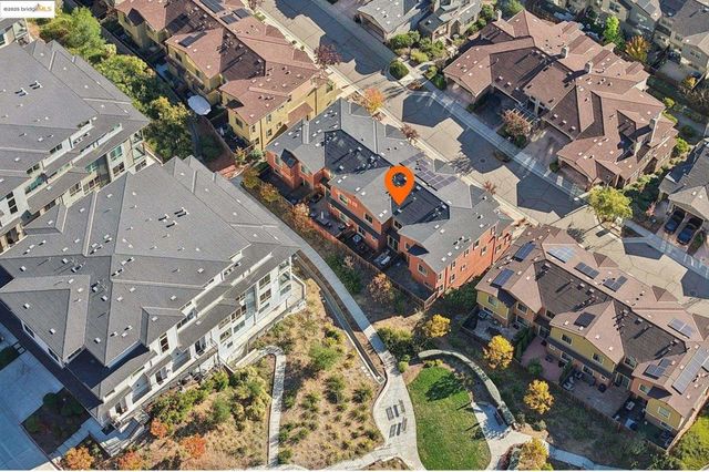 6472 Bayview Dr, Oakland, CA 94605