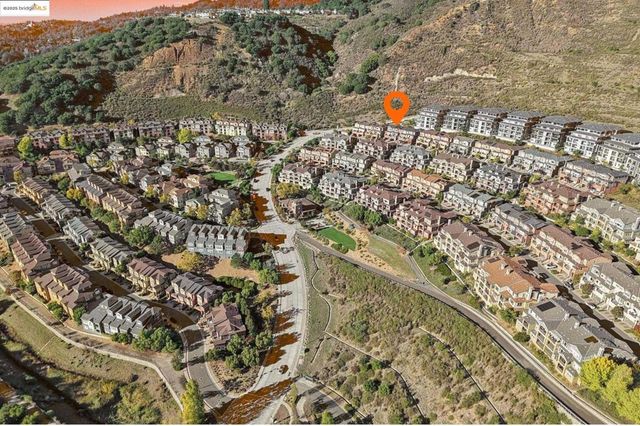 6472 Bayview Dr, Oakland, CA 94605